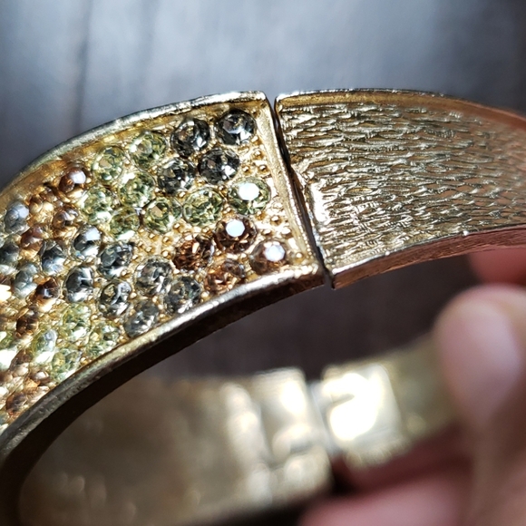 VTG gold tone cuff bangle w/Austrian crystal - Picture 5 of 12